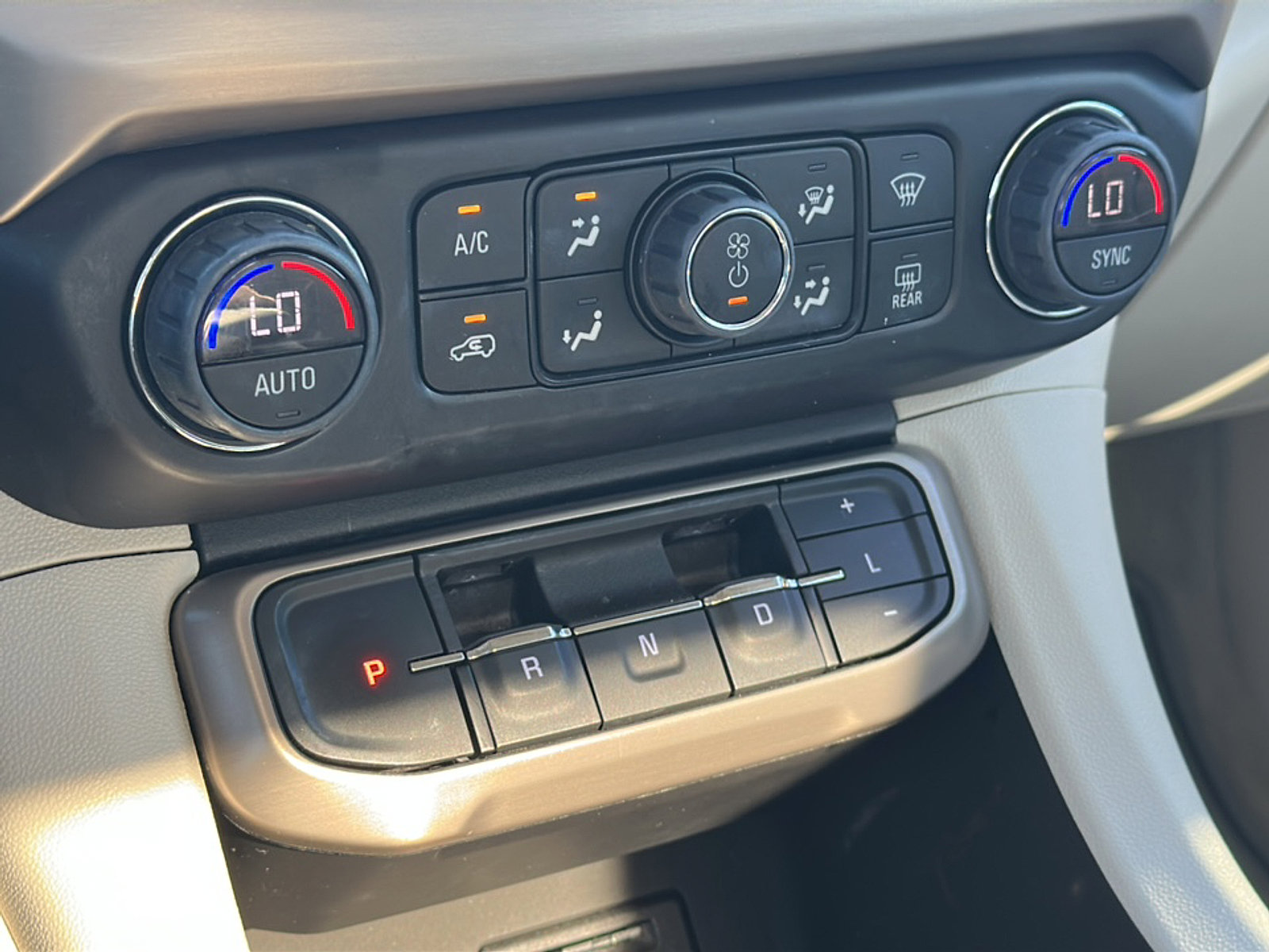 Used 2023 GMC Acadia Denali w/ Denali Ultimate Package image 35