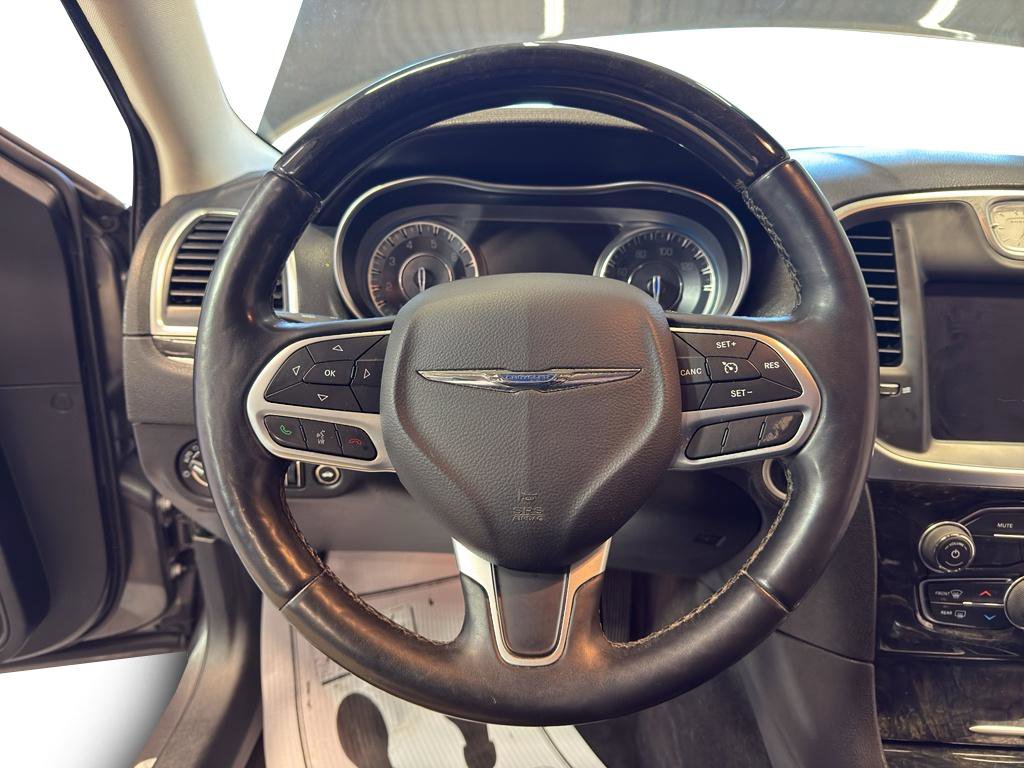 Used 2017 Chrysler 300 C AWD/4WD image 15
