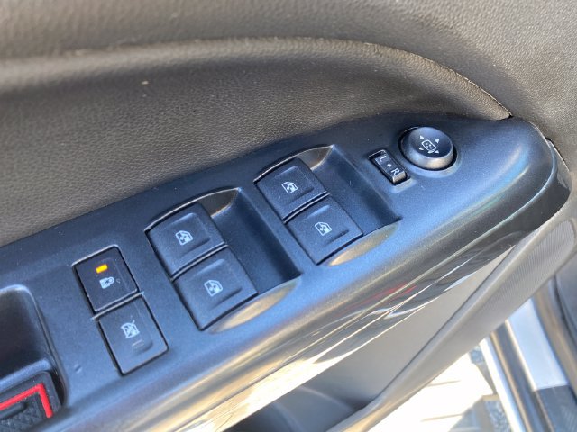 Used 2015 GMC Canyon SLE AWD/4WD image 16