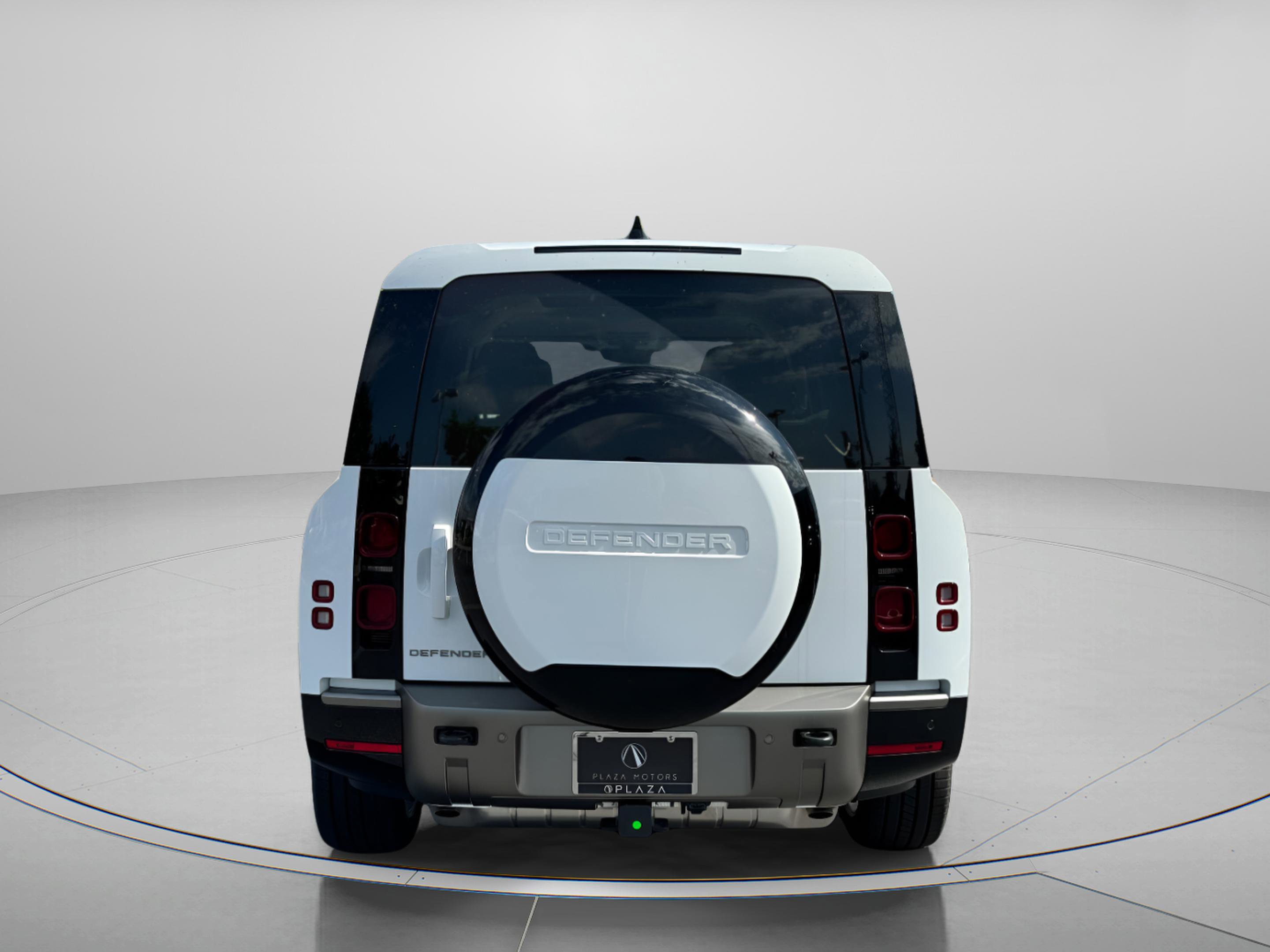 Certified 2025 Land Rover Defender 130 X-Dynamic SE image 4