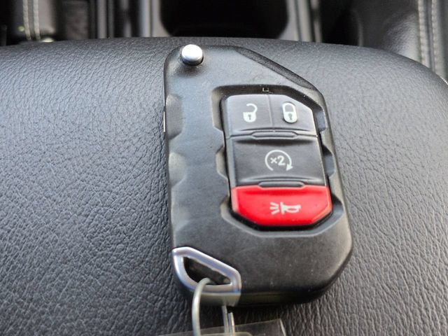 Used 2022 Jeep Wrangler Unlimited Sahara w/ Cold Weather Group AWD/4WD image 32