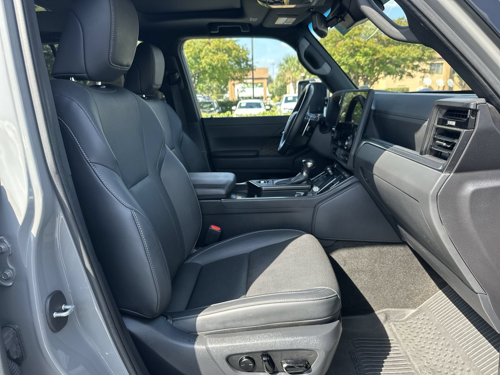 Used 2024 Lexus GX 550 w/ Cold Area Package AWD/4WD image 22