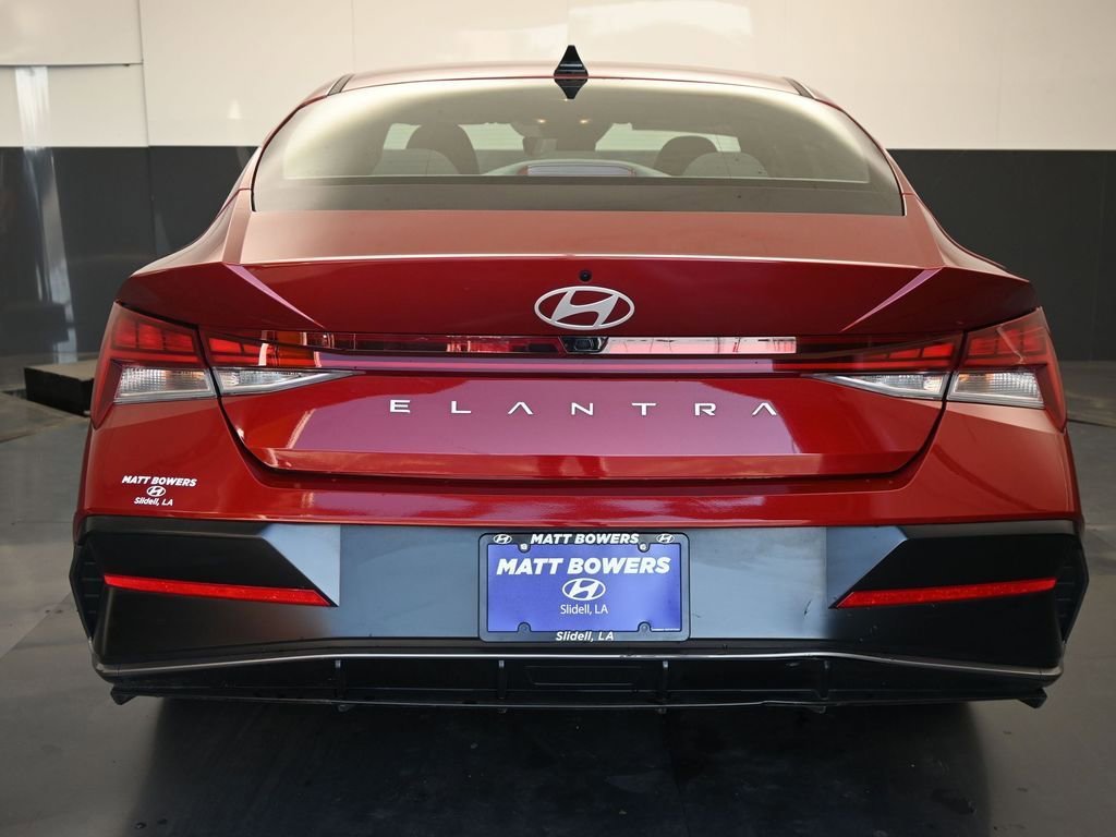 Used 2025 Hyundai Elantra SEL image 17