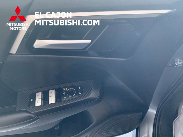 Used 2024 Mitsubishi Outlander SE image 12