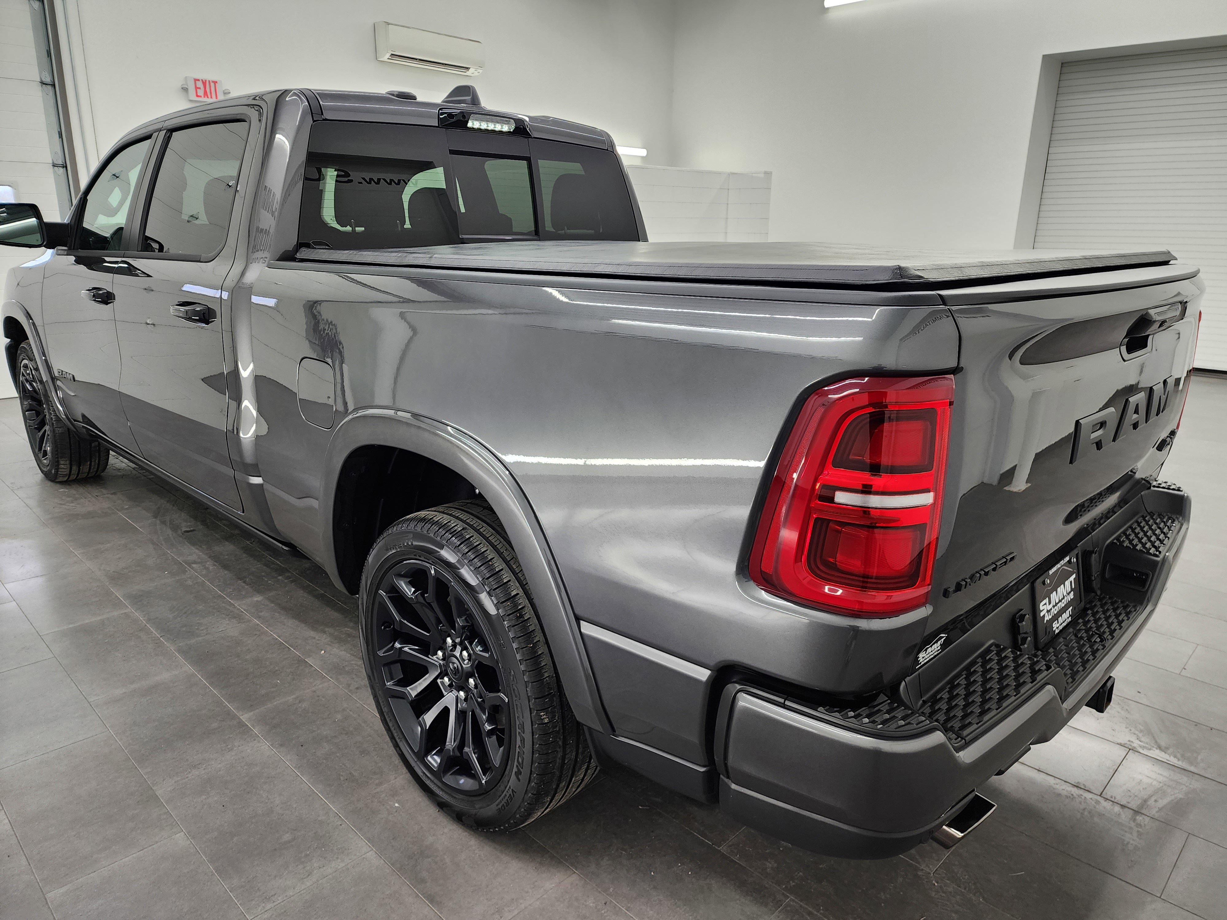 Used 2025 RAM 1500 Limited AWD/4WD image 6