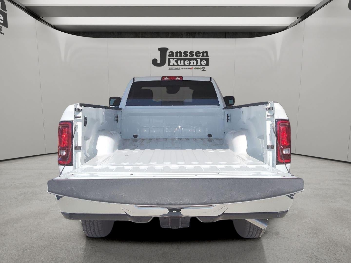 Used 2025 RAM 2500 Tradesman AWD/4WD image 3
