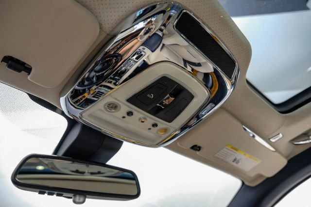 Used 2017 Rolls-Royce Wraith RWD image 27