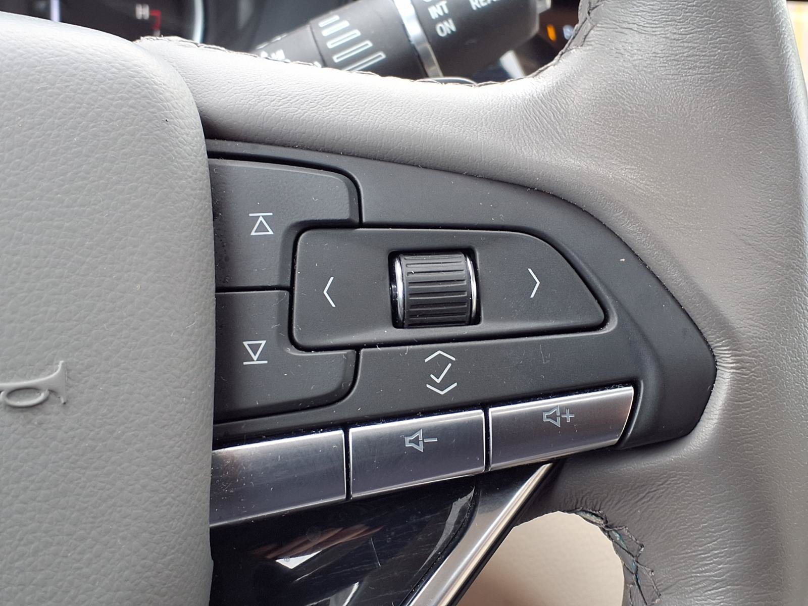 Used 2024 Cadillac XT6 Premium Luxury w/ LPO, Floor Liner Package AWD/4WD image 25