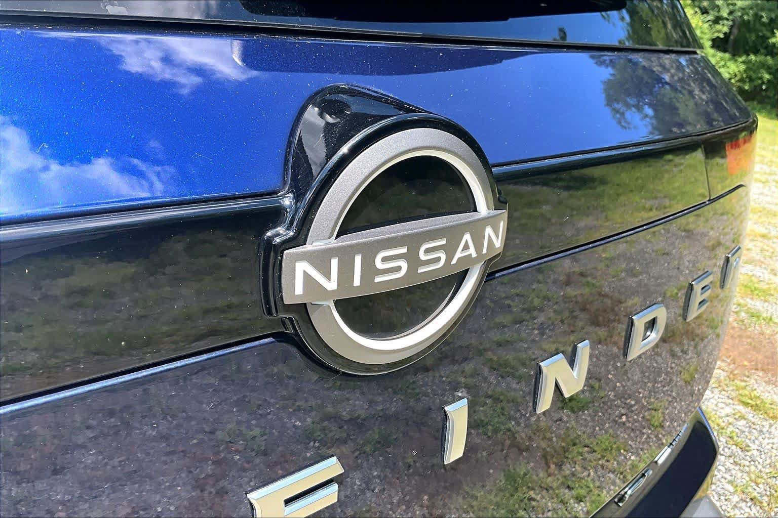 Used 2025 Nissan Pathfinder SL AWD/4WD image 31