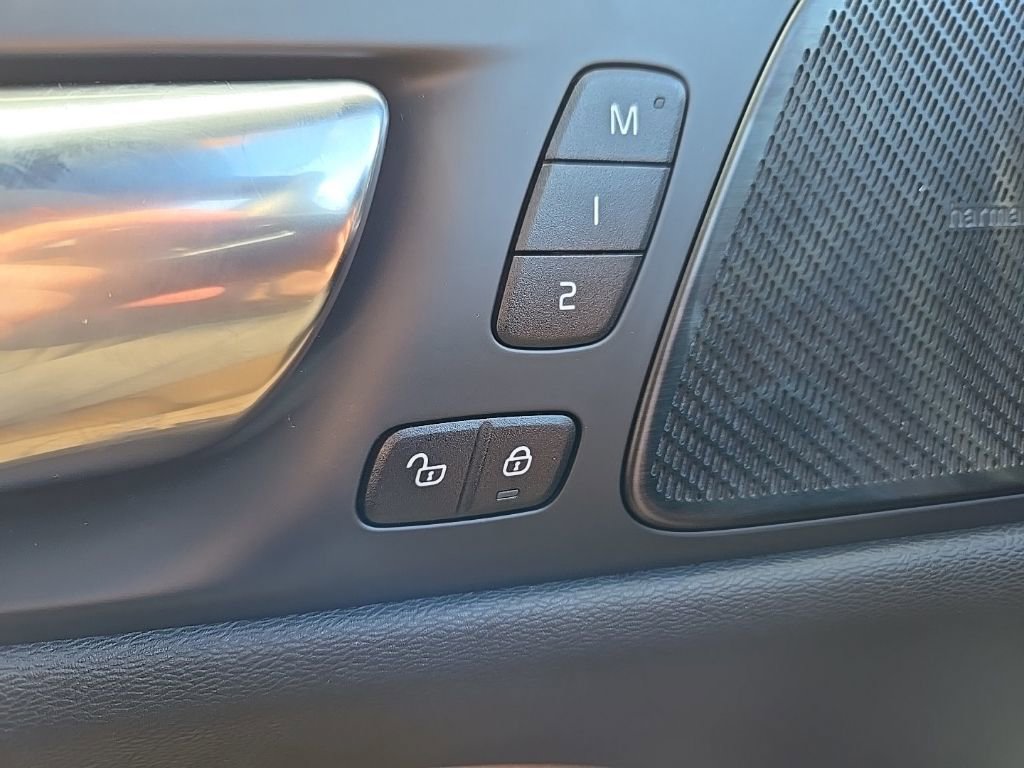 Used 2020 Volvo S60 T6 Inscription image 21