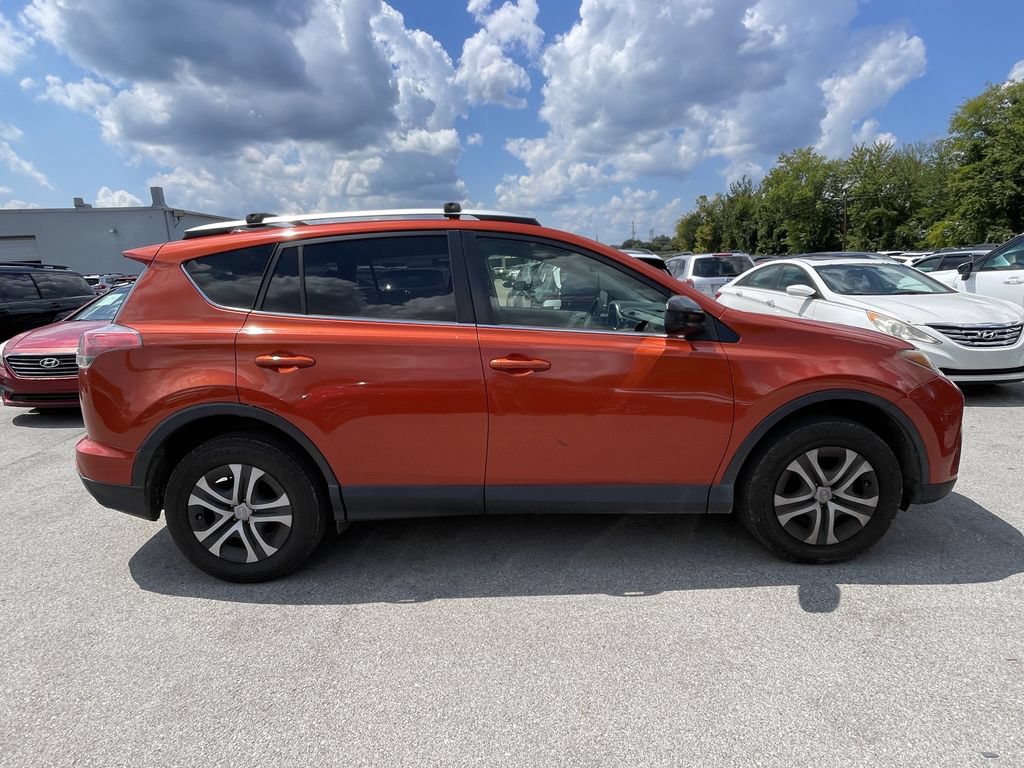 Used 2016 Toyota RAV4 LE AWD/4WD image 8