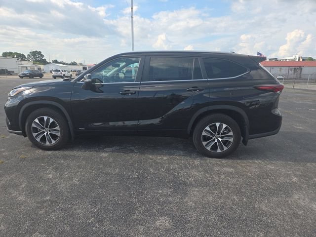 Used 2024 Toyota Highlander XLE AWD/4WD image 5