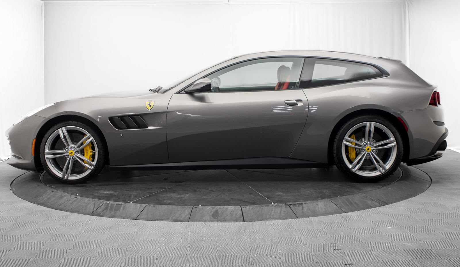 Used 2018 Ferrari GTC4Lusso AWD/4WD image 6