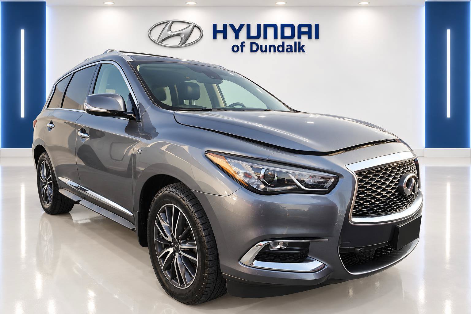 Used 2019 INFINITI QX60 Luxe w/ Sensory Package AWD/4WD image 3