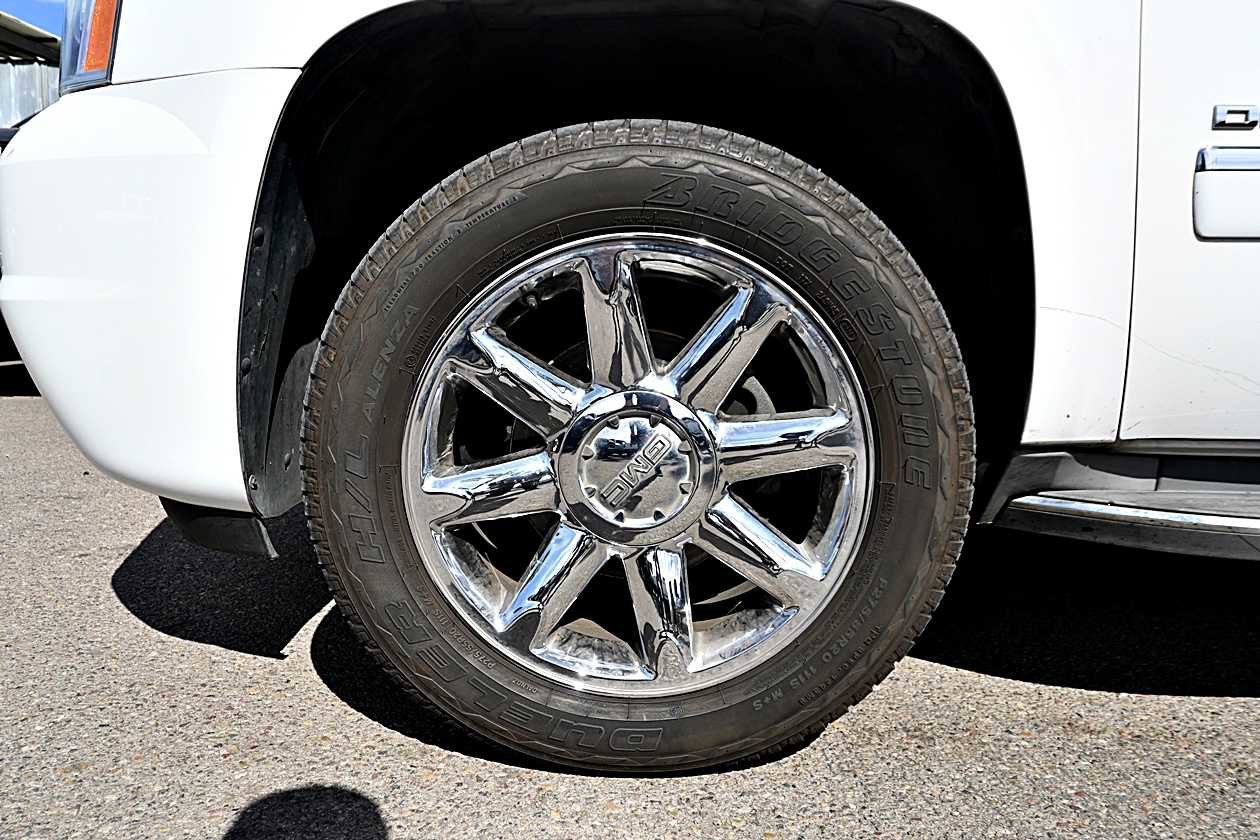 Used 2013 GMC Yukon Denali AWD/4WD image 11