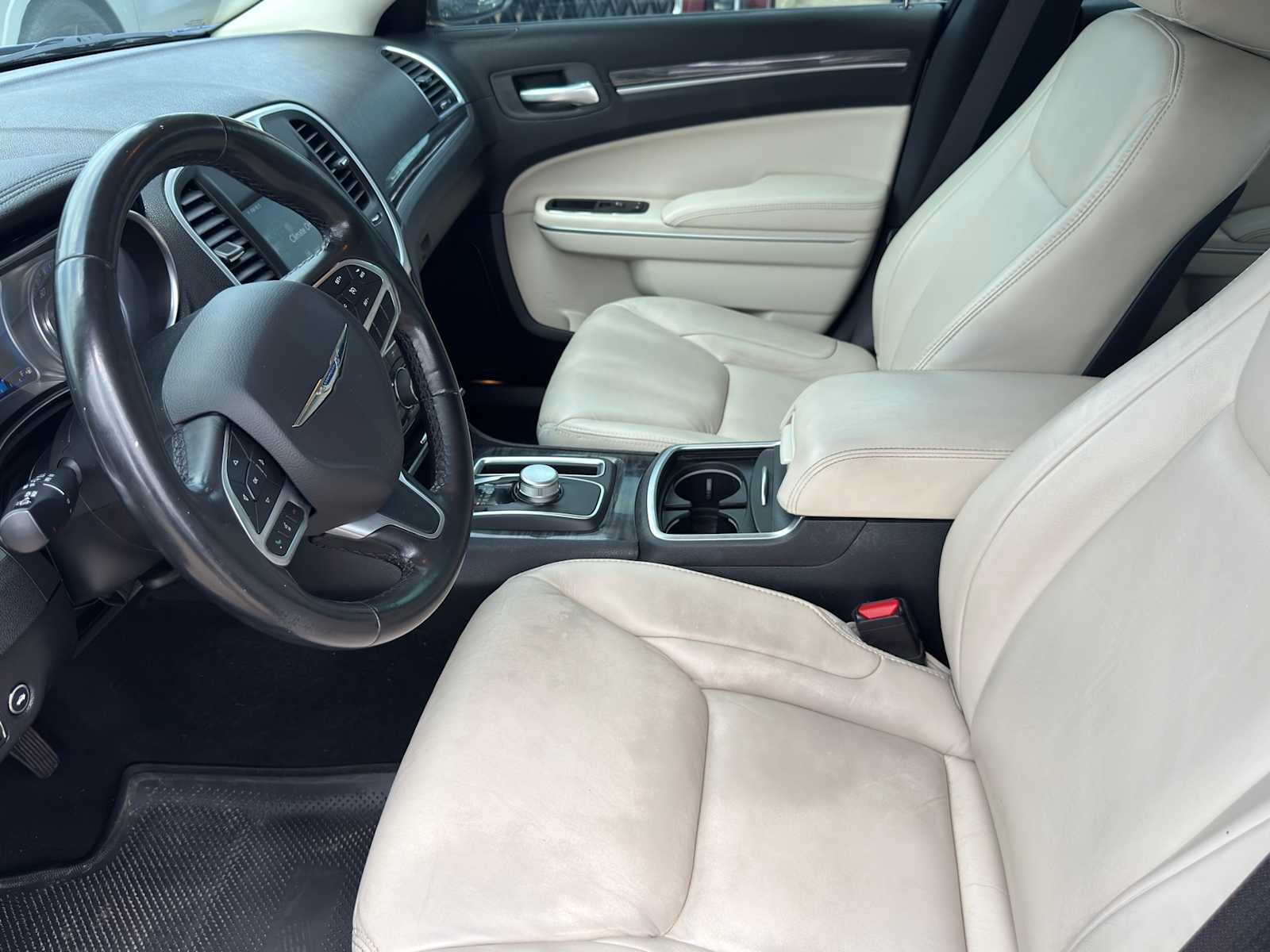 Used 2020 Chrysler 300 Touring L w/ Quick Order Package 2EF RWD image 9