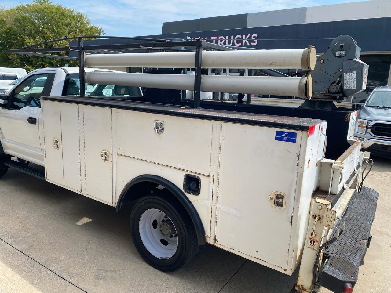 Used 2017 Ford F550 2WD Regular Cab Super Duty image 25