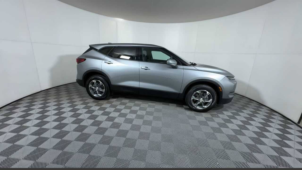 Certified 2025 Chevrolet Blazer LT AWD/4WD image 9