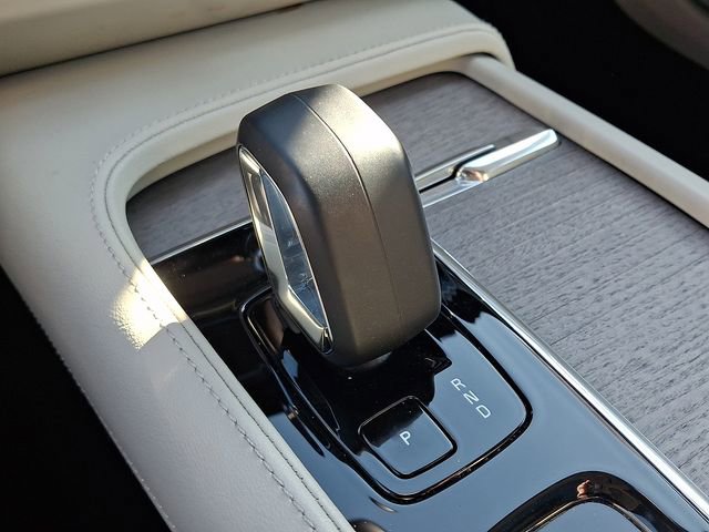 Used 2023 Volvo S90 B6 Plus image 15