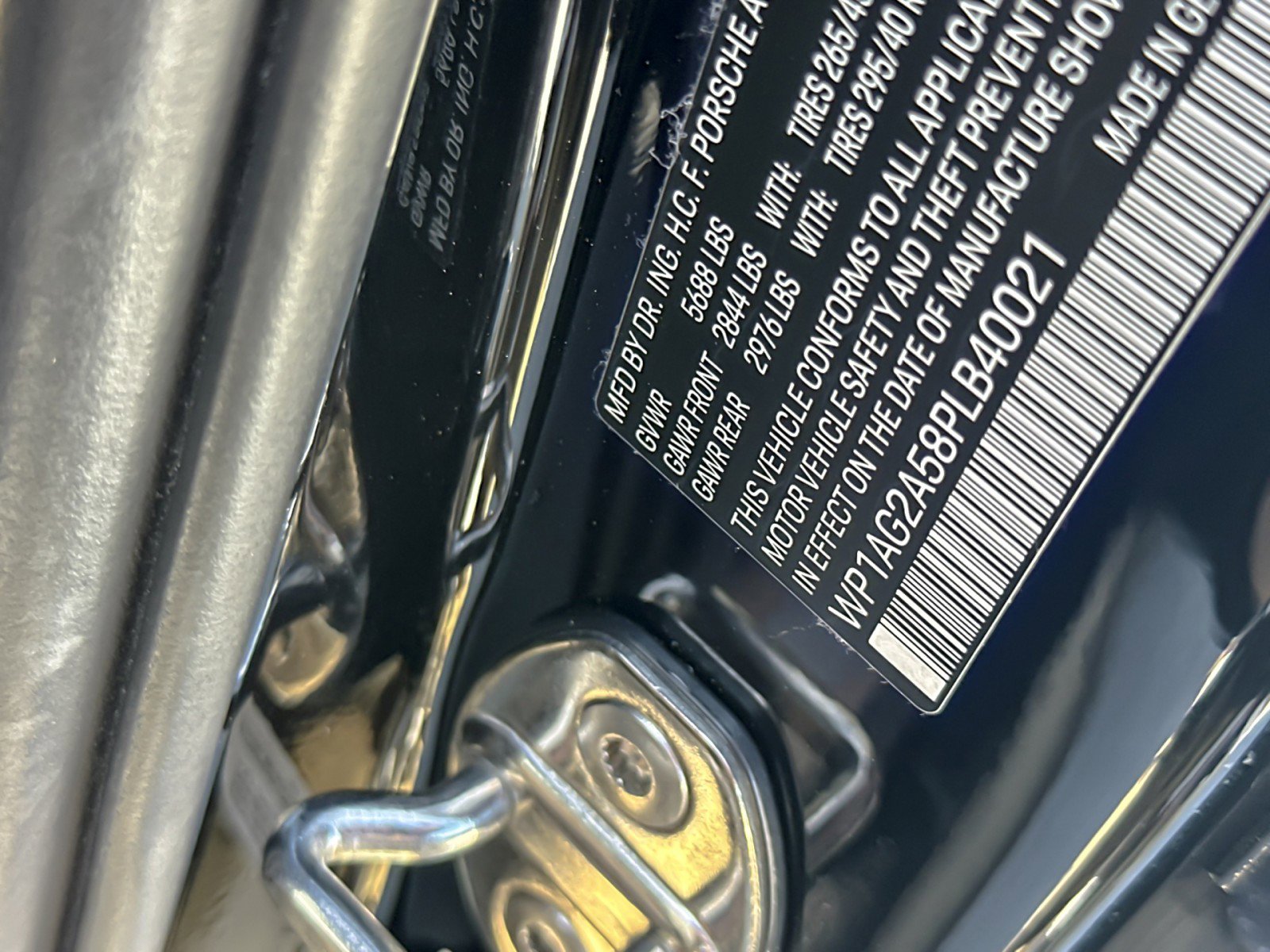 Certified 2023 Porsche Macan S image 28