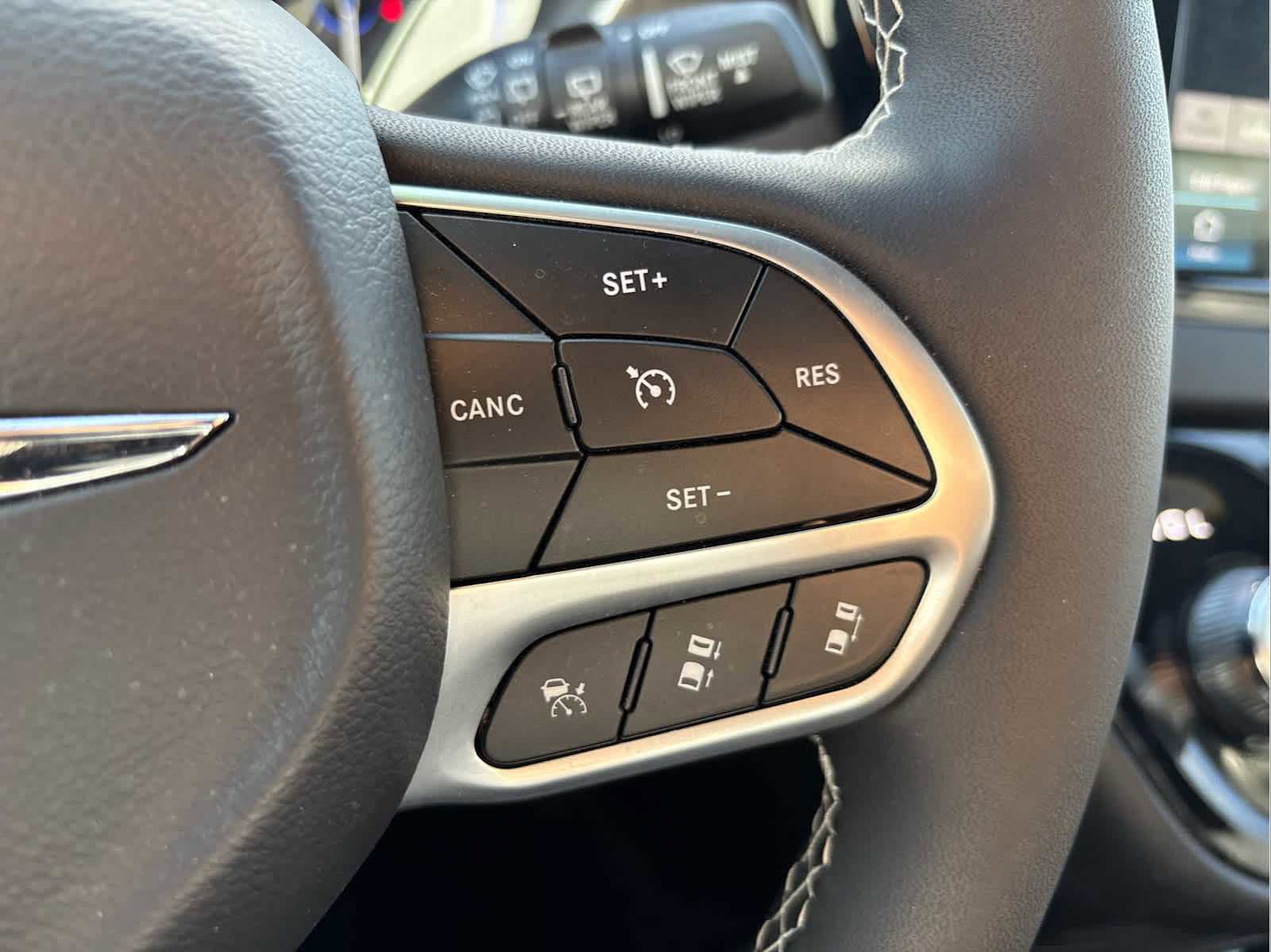 Used 2026 Chrysler Pacifica Select FWD image 27