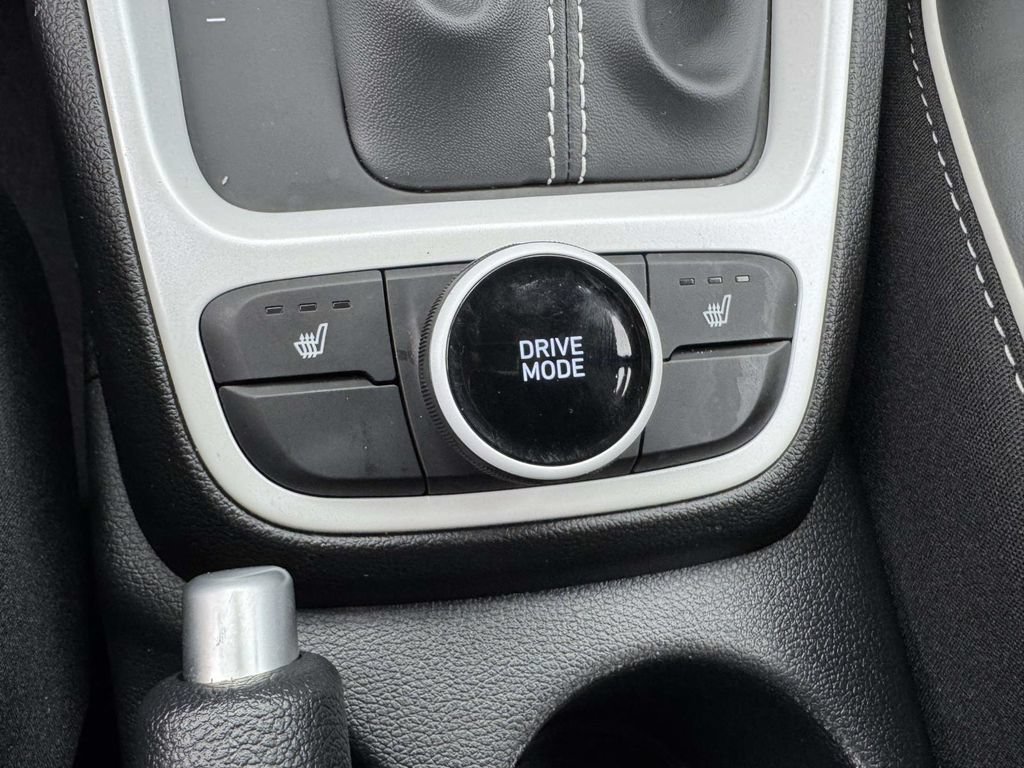 Certified 2026 Hyundai Venue SEL FWD image 30