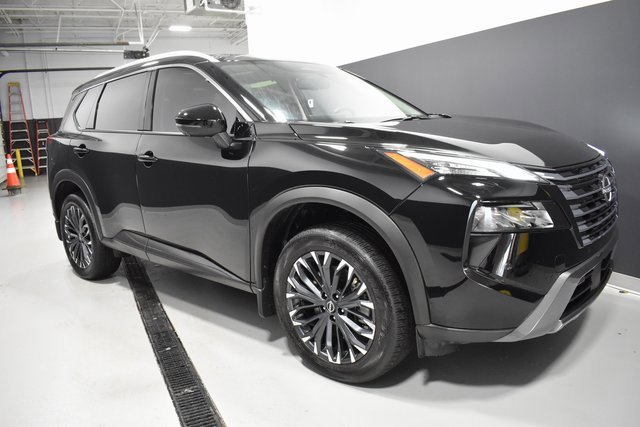 Certified 2025 Nissan Rogue SL w/ Tech Package image 7