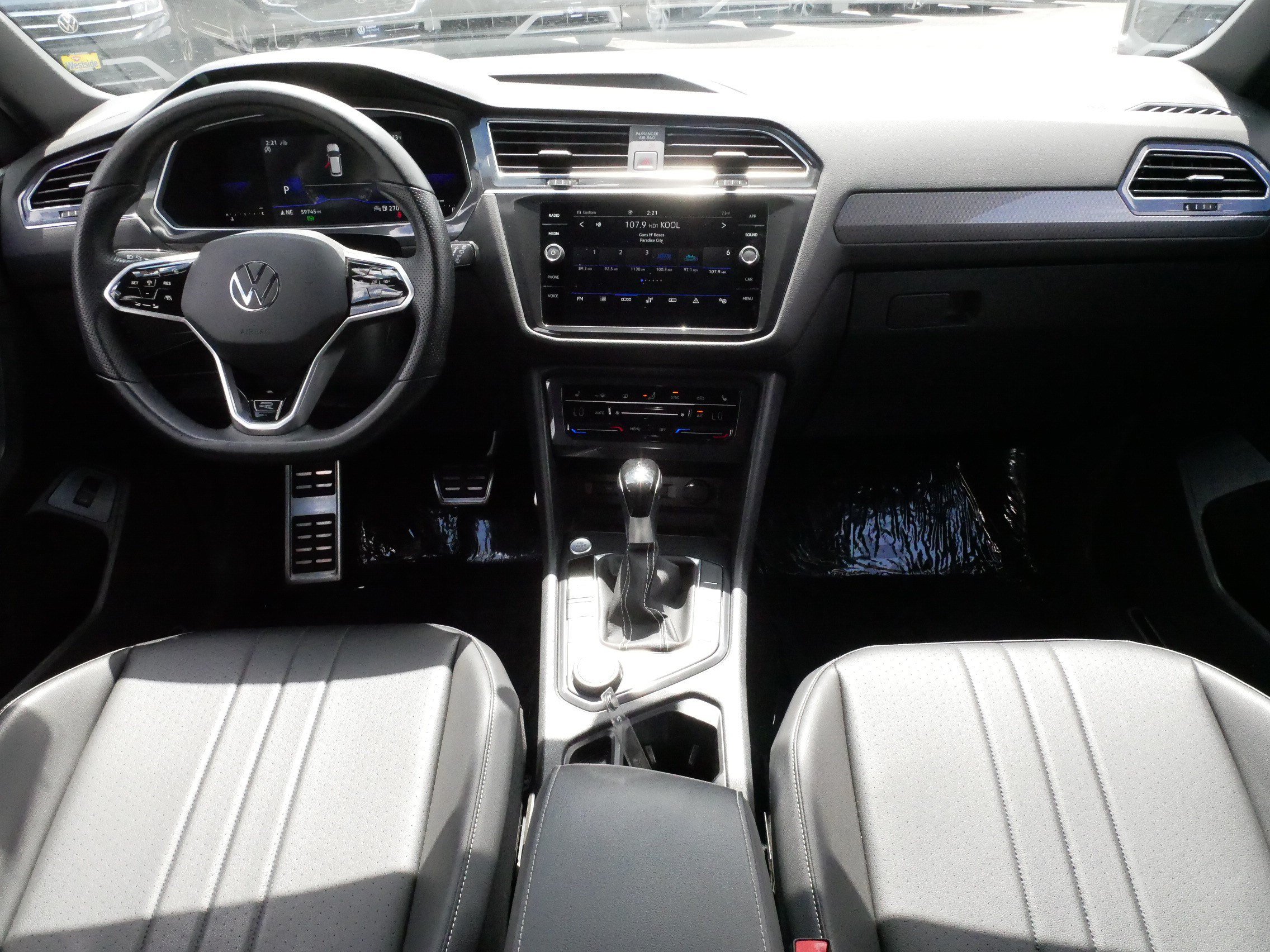 Certified 2022 Volkswagen Tiguan SE R-Line AWD/4WD image 10