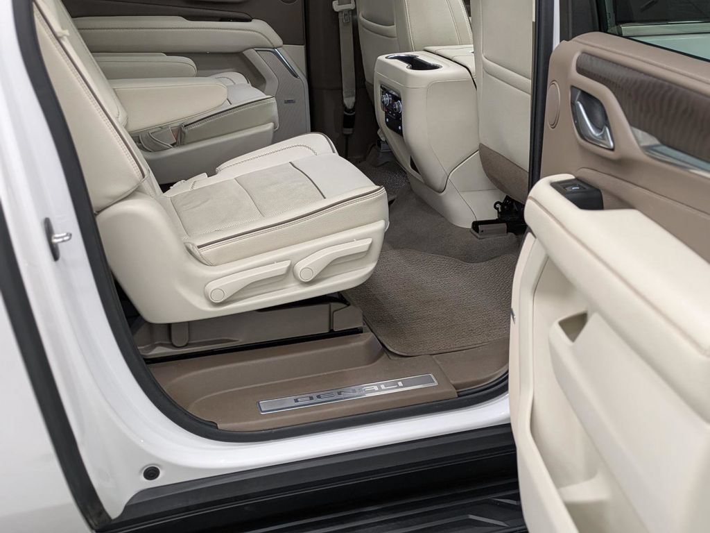 Used 2022 GMC Yukon XL Denali AWD/4WD image 23