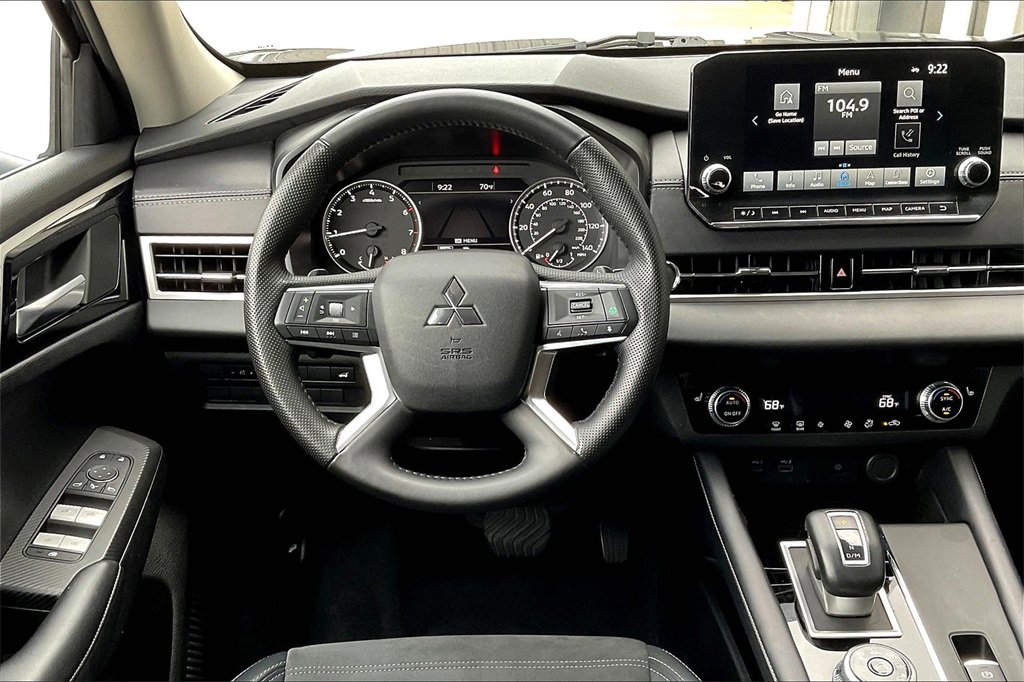 Used 2024 Mitsubishi Outlander SE Black Edition image 5