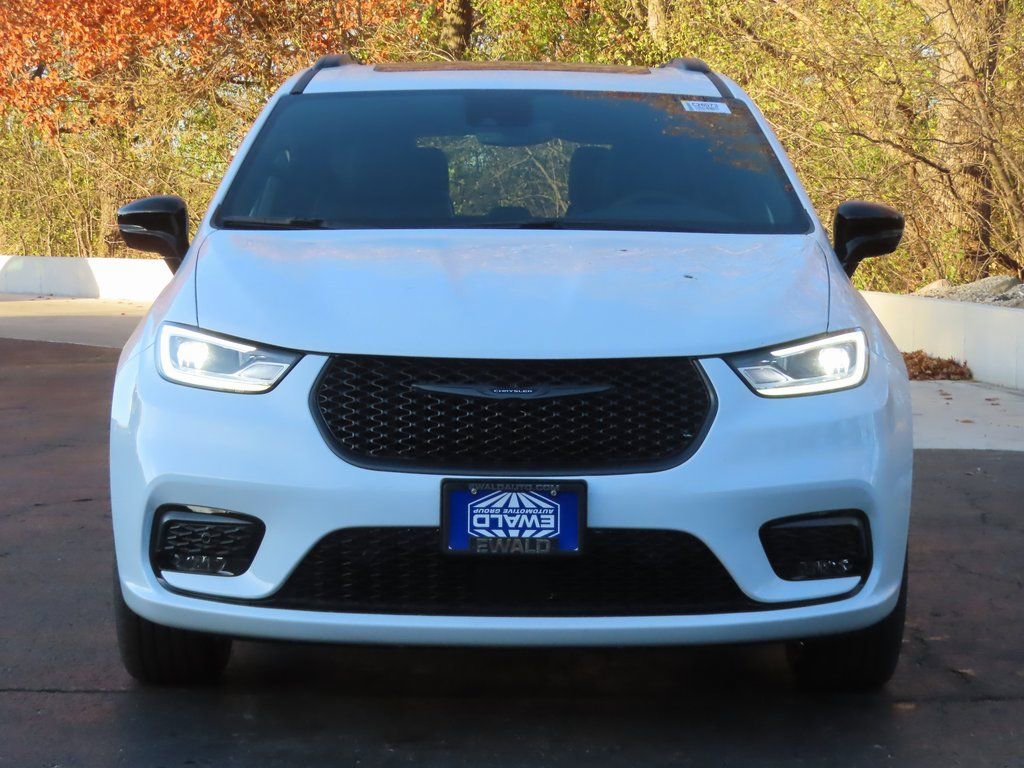 New 2026 Chrysler Pacifica Limited w/ S Appearance Package image 18