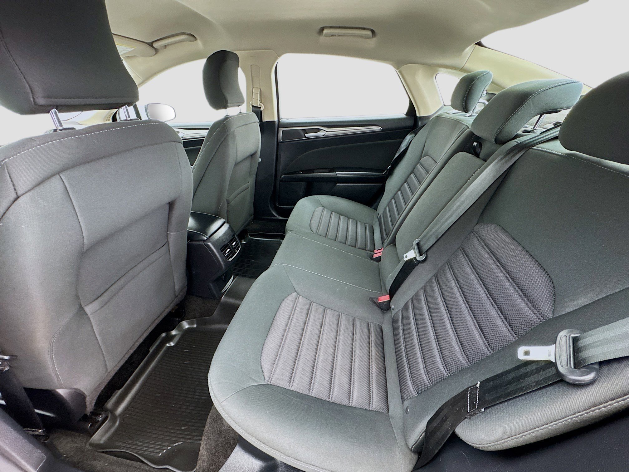 Used 2017 Ford Fusion SE w/ Fusion SE Technology Package image 15