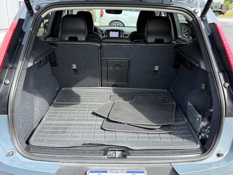 Used 2023 Volvo XC40 B5 Plus w/ Protection Package Premier AWD/4WD image 5