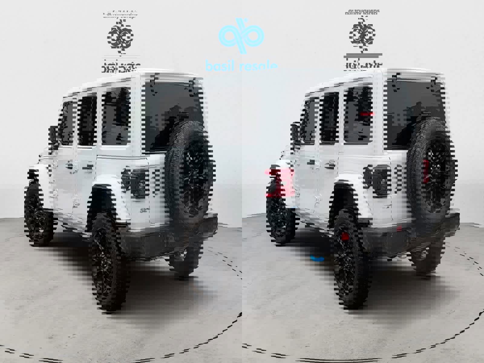 Used 2024 Jeep Wrangler Sahara w/ Technology Group image 7