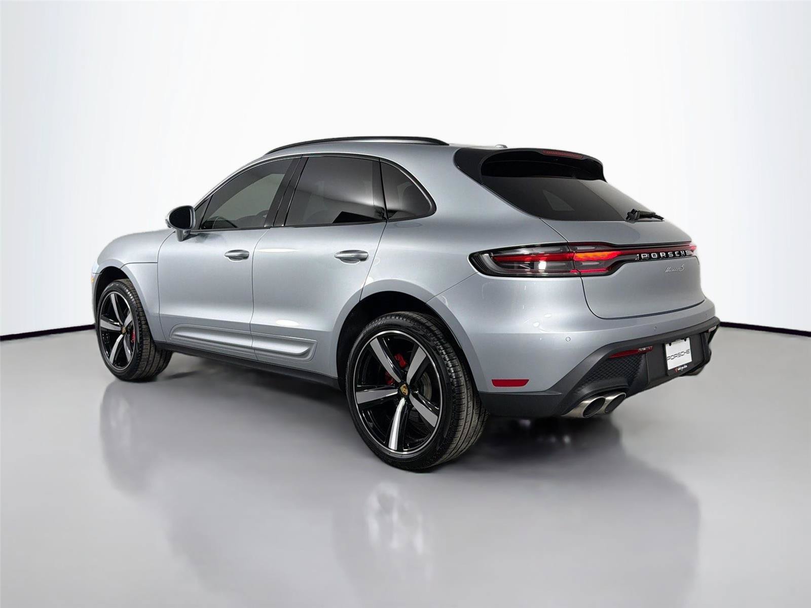 Certified 2025 Porsche Macan S AWD/4WD image 3