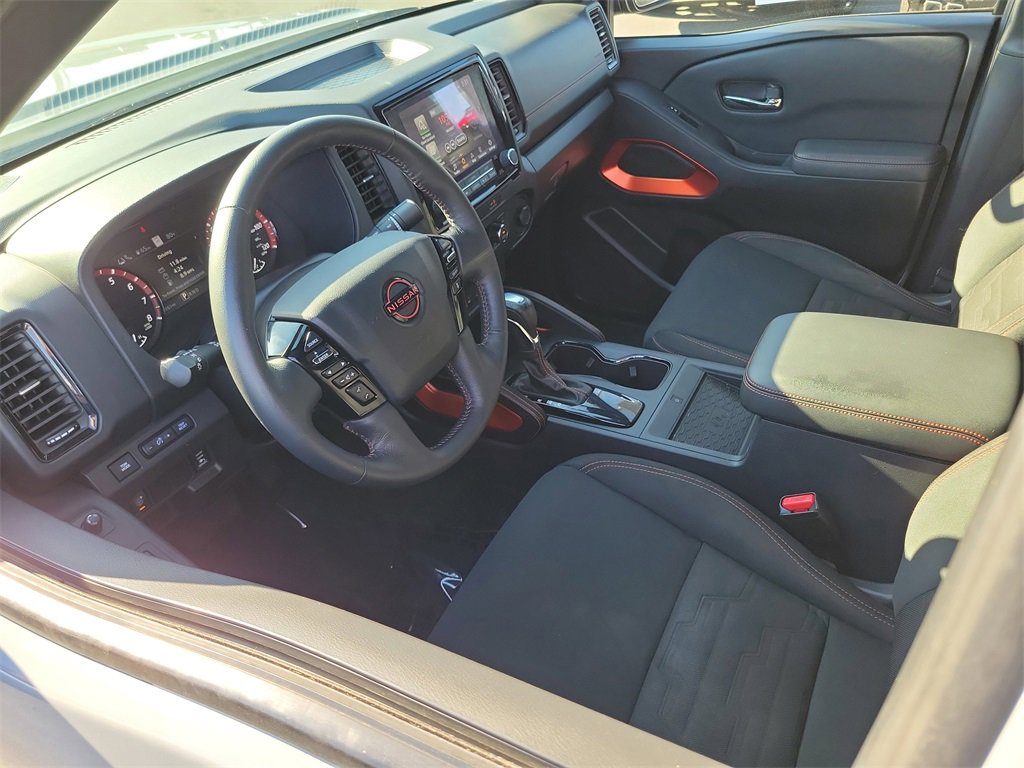 Used 2022 Nissan Frontier Pro-X image 3