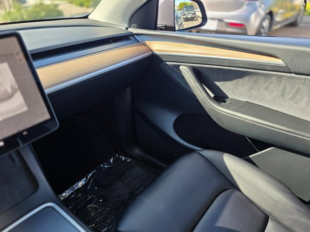 Used 2023 Tesla Model Y 2WD image 31