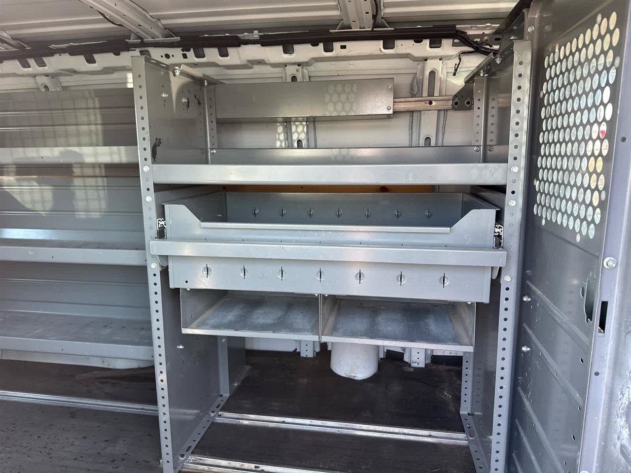 Used 2016 Chevrolet Express 2500 RWD image 17