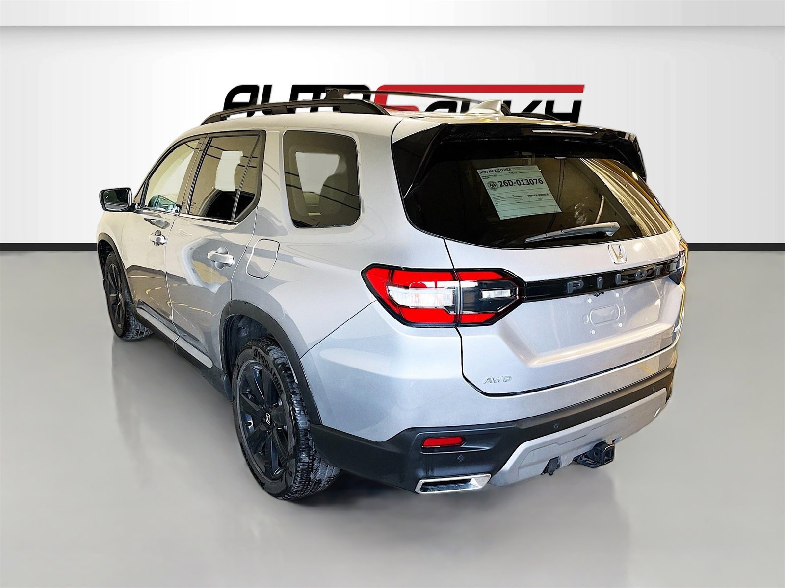 Used 2024 Honda Pilot Elite image 5