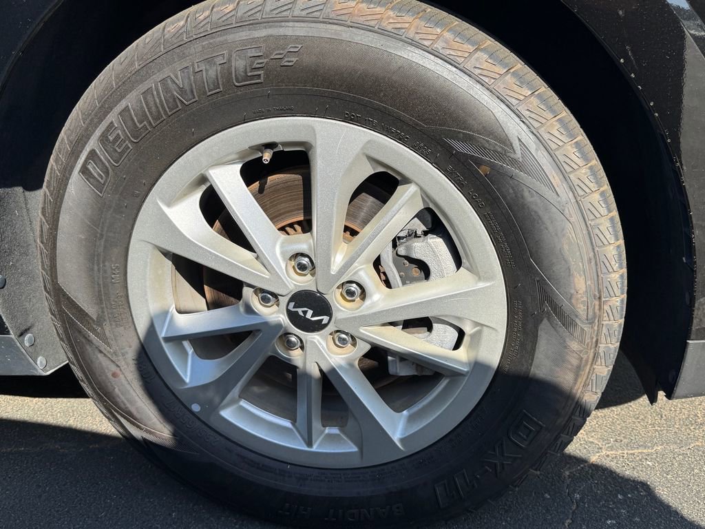 Certified 2024 Kia Carnival LX image 2