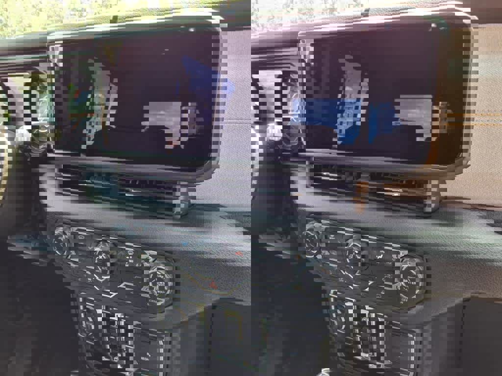 Used 2024 Jeep Gladiator Sport image 8