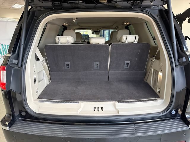 Used 2019 Lincoln Navigator Reserve AWD/4WD image 10