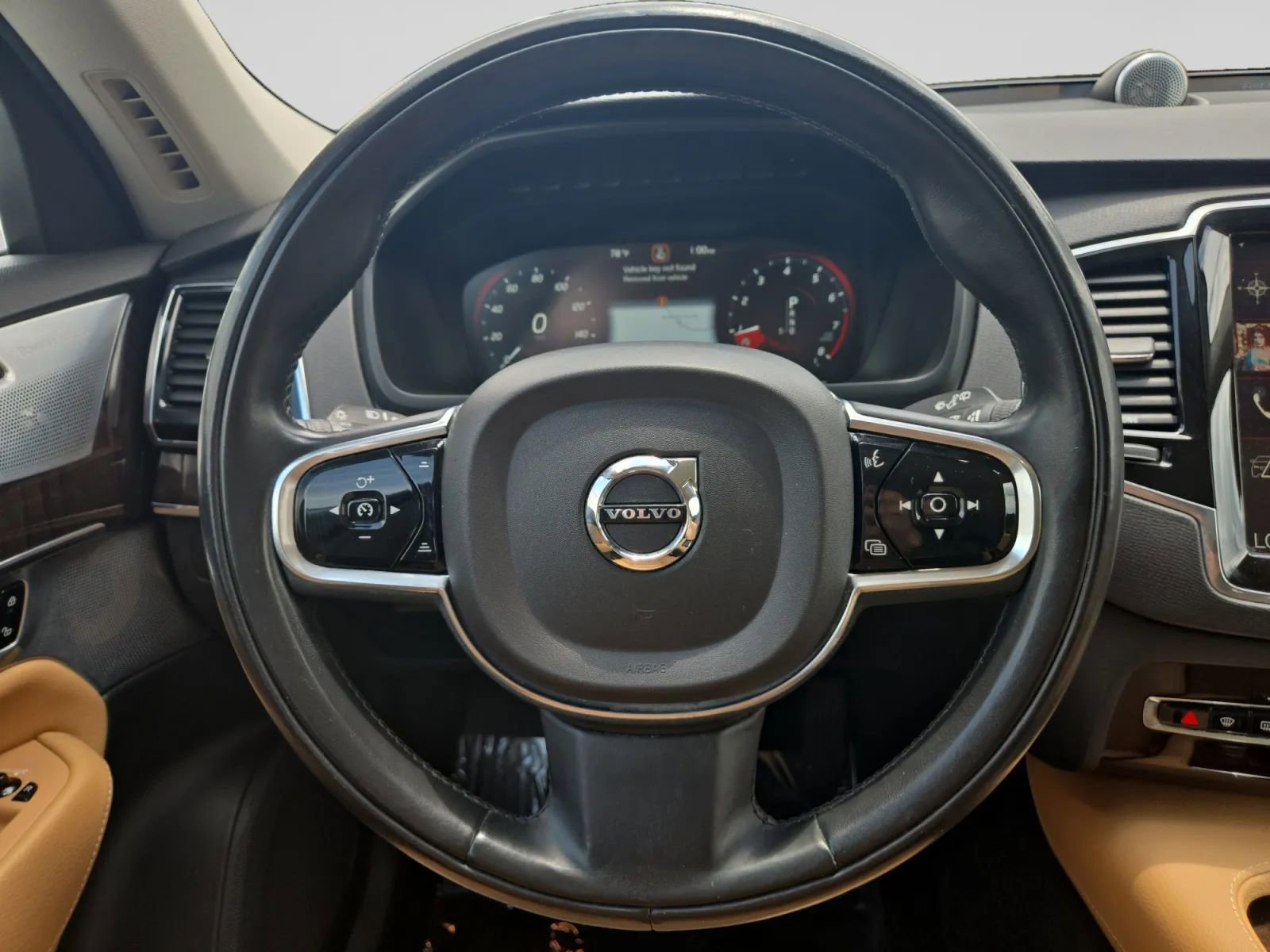 Used 2016 Volvo XC90 T6 Momentum w/ Momentum Plus Package AWD/4WD image 22