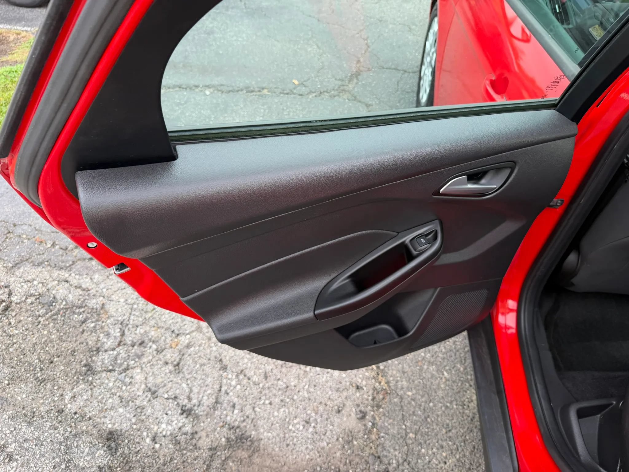 Used 2012 Ford Focus SE FWD image 31