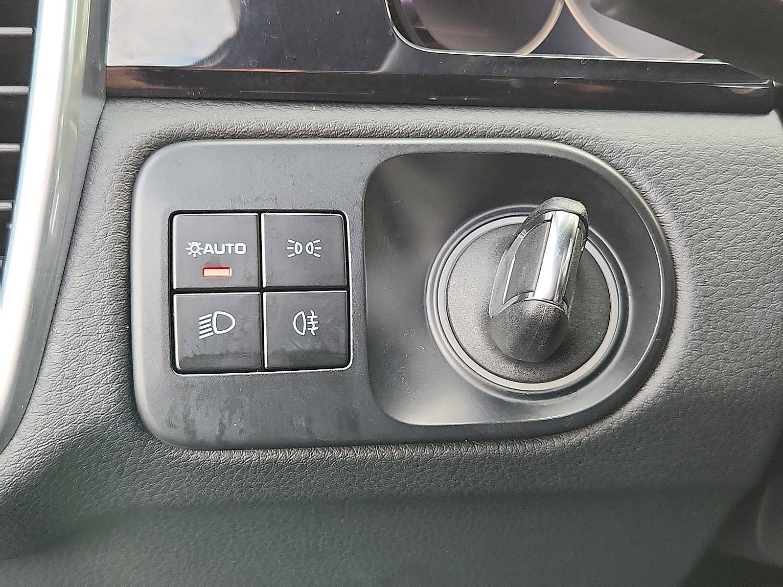 Used 2022 Porsche Cayenne Platinum Edition image 22