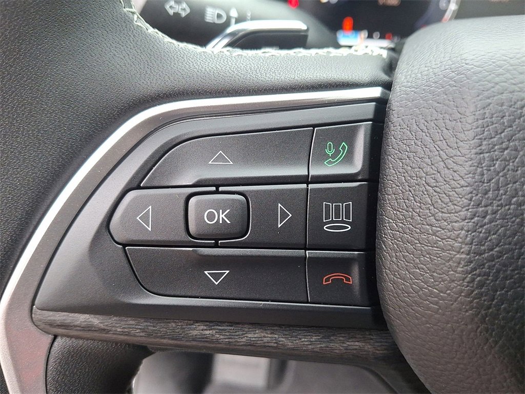 Certified 2025 Jeep Grand Cherokee Limited w/ Black Appearance Package image 17