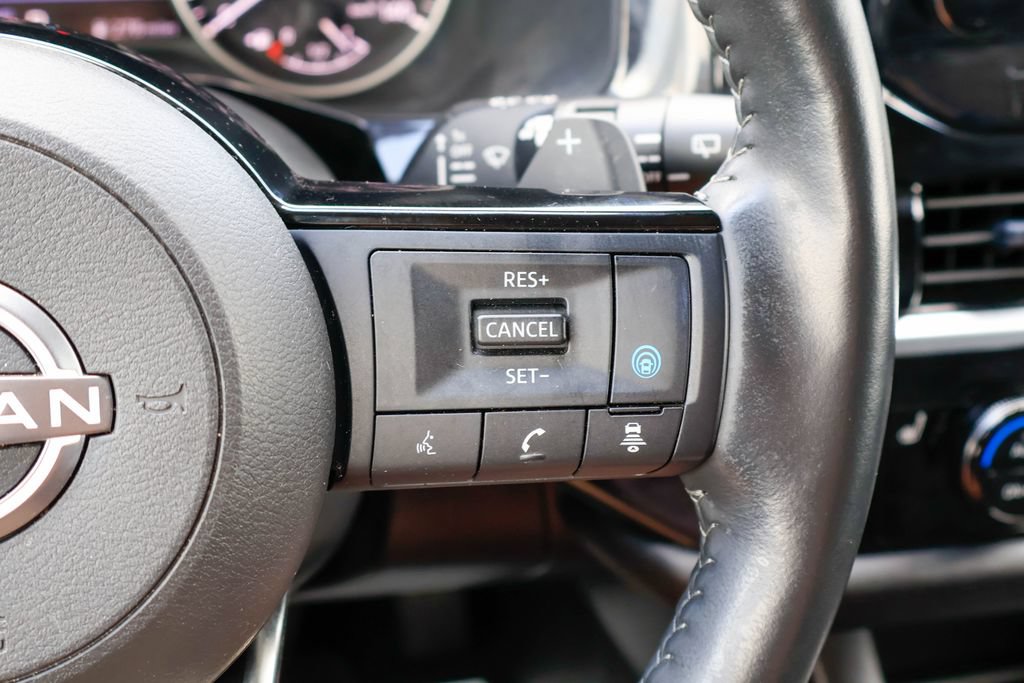 Used 2024 Nissan Pathfinder SL w/ SL Premium Package FWD image 16