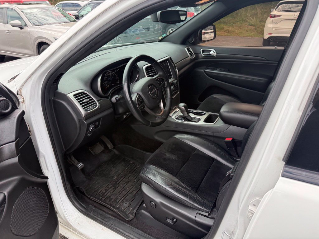 Used 2018 Jeep Grand Cherokee Altitude AWD/4WD image 5