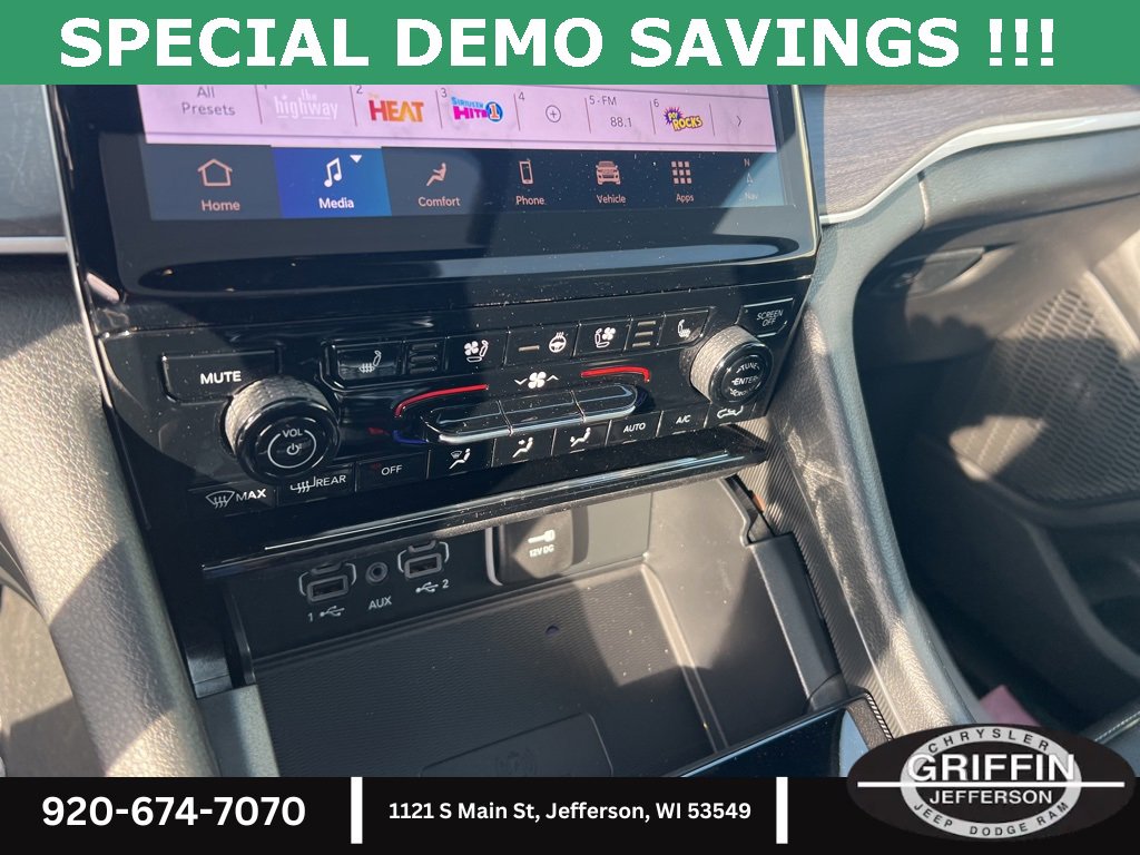 New 2025 Jeep Grand Cherokee Limited w/ Luxury Tech Group II image 23