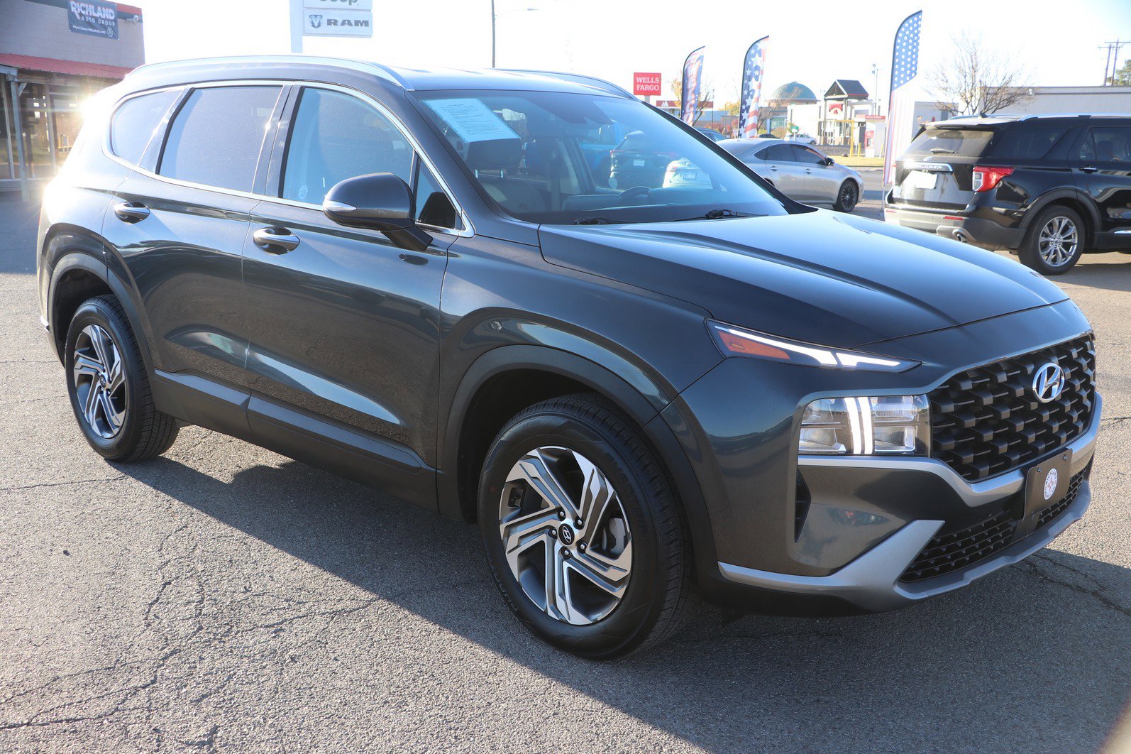Used 2023 Hyundai Santa Fe SEL image 1